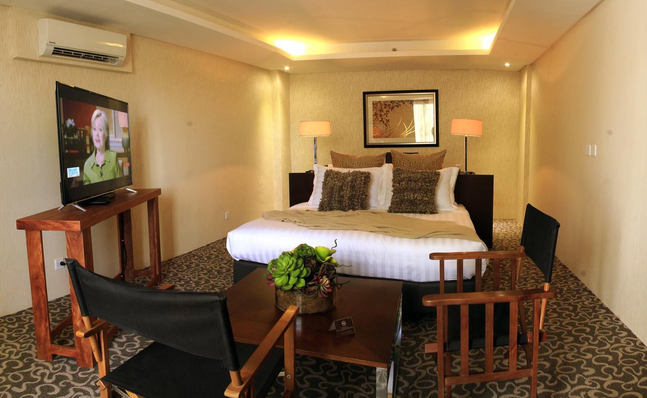 The Oriental Hotel Bataan มาริเวเลส ภายนอก รูปภาพ