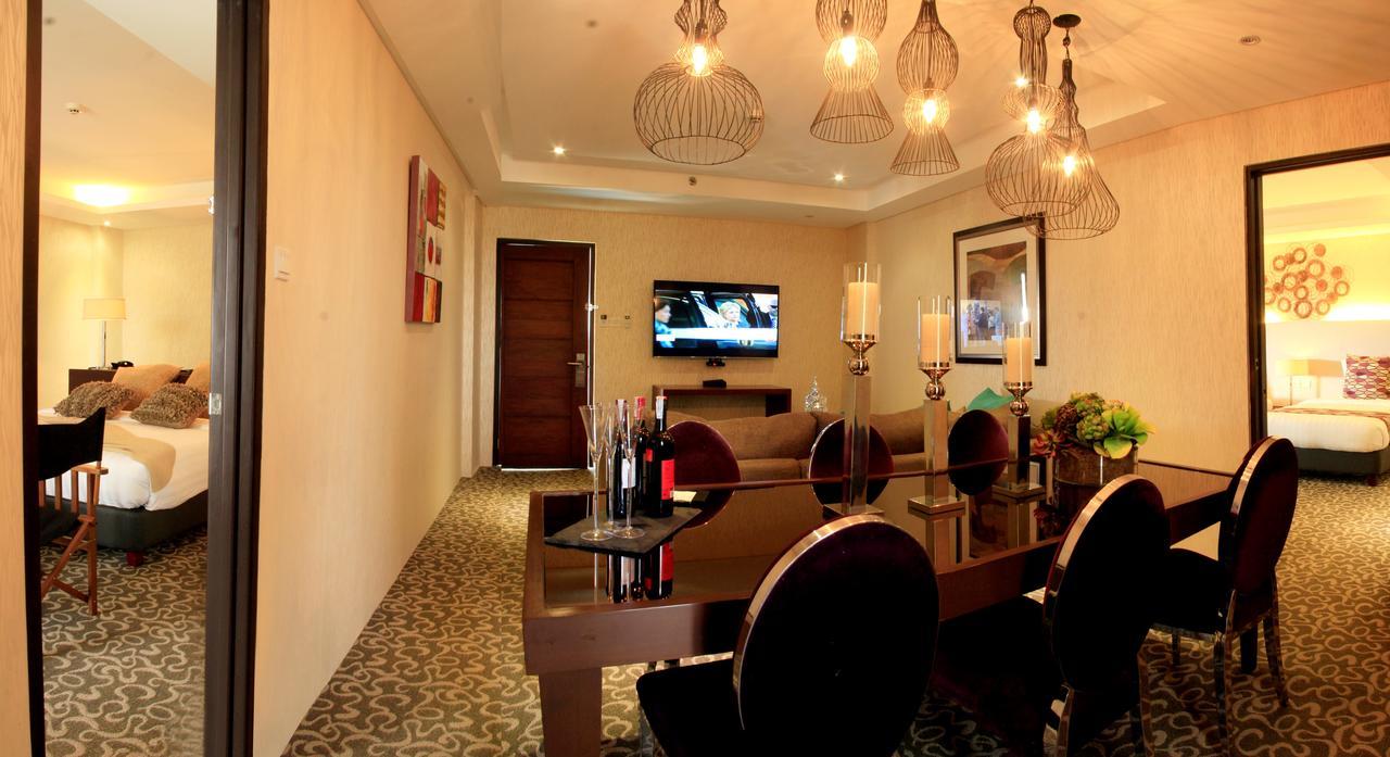 The Oriental Hotel Bataan มาริเวเลส ภายนอก รูปภาพ