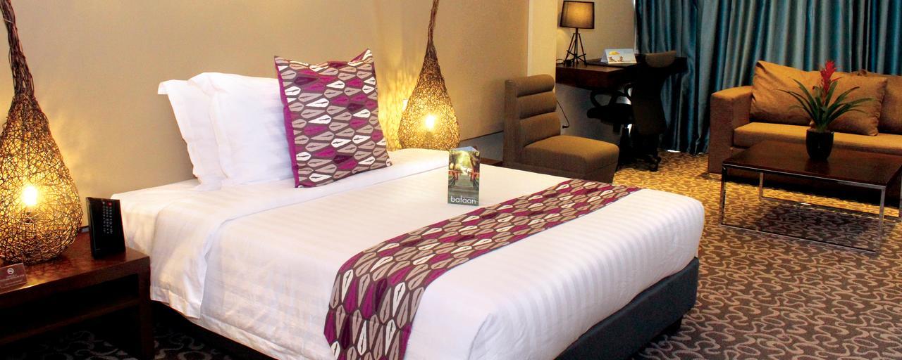 The Oriental Hotel Bataan มาริเวเลส ภายนอก รูปภาพ