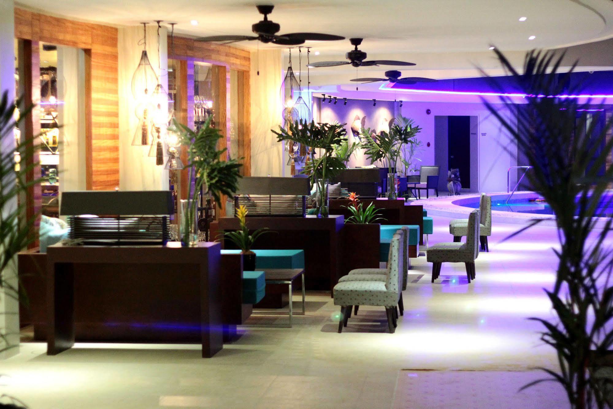 The Oriental Hotel Bataan มาริเวเลส ภายนอก รูปภาพ