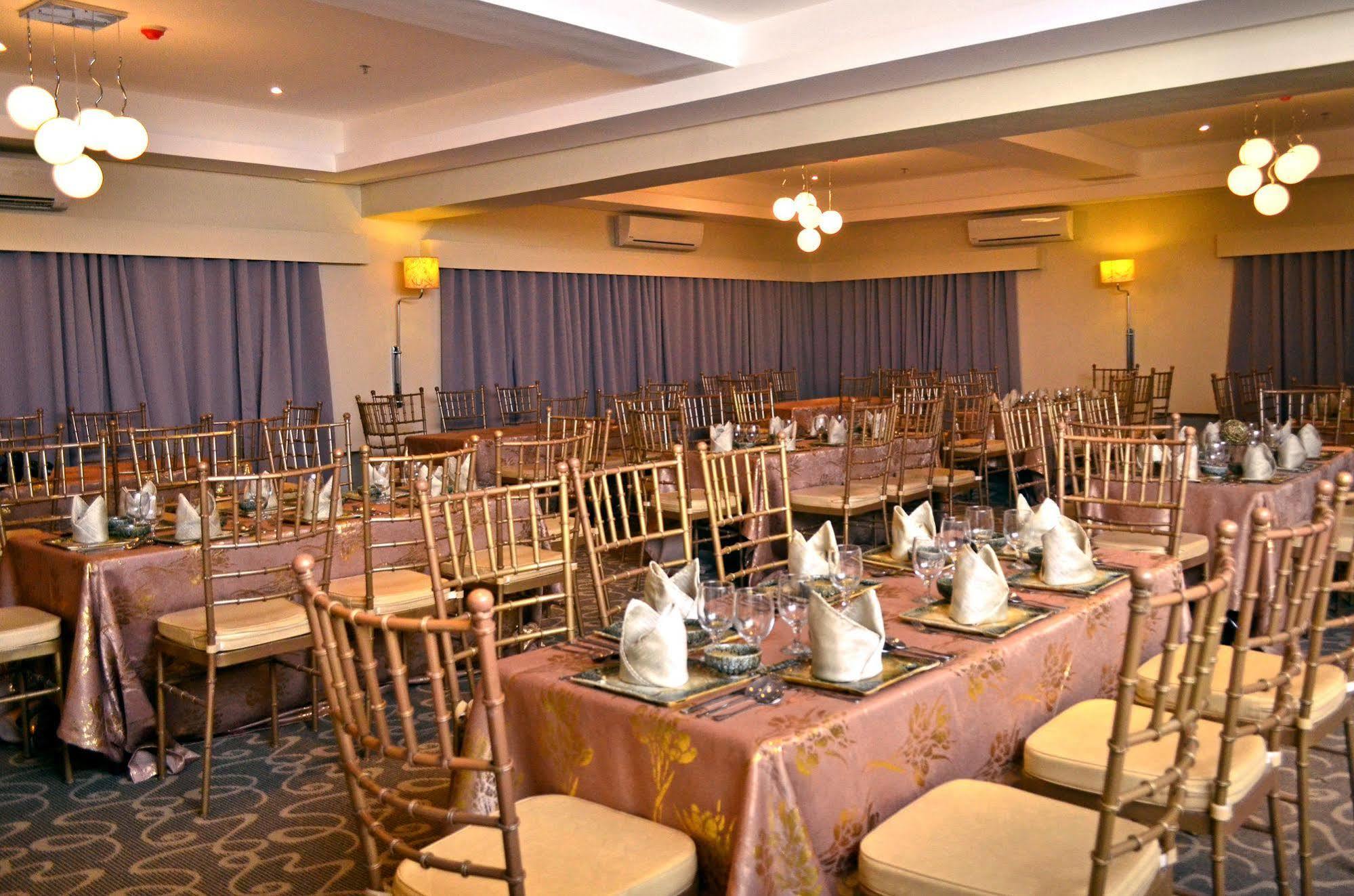 The Oriental Hotel Bataan มาริเวเลส ภายนอก รูปภาพ