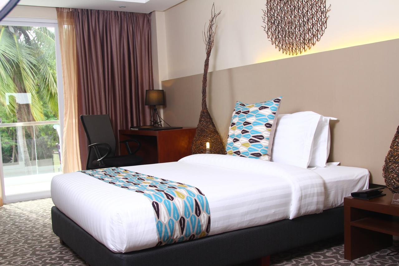 The Oriental Hotel Bataan มาริเวเลส ภายนอก รูปภาพ